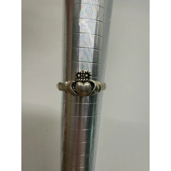 Vintage 925 Sterling Silver Claddagh Ring Size 7.5 Stands for Love, Loyalty - Picture 8 of 14